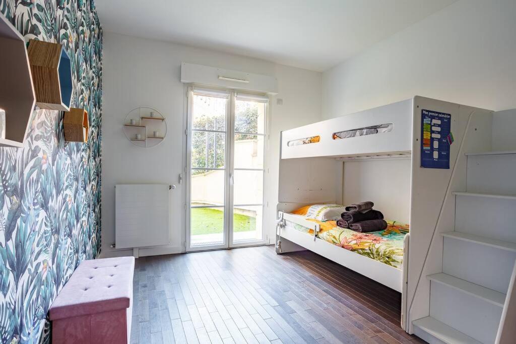 Apt 6P - Standing Rer Tram Paris Orly Velizy เลอเปลซีส์-โรแบงซง ภายนอก รูปภาพ
