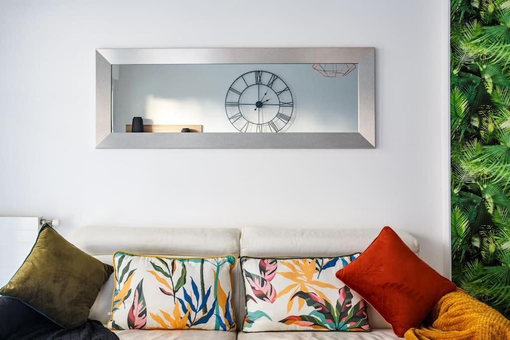 Apt 6P - Standing Rer Tram Paris Orly Velizy เลอเปลซีส์-โรแบงซง ภายนอก รูปภาพ